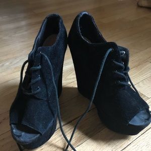 Steve Madden peep toe suede heels